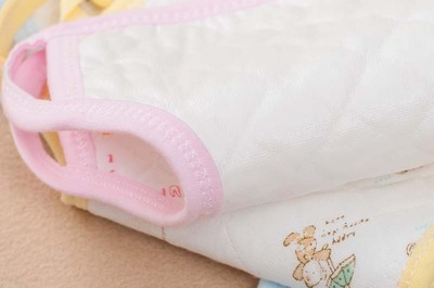 【批發(fā)嬰幼兒生態(tài)棉方型口水巾夏款 南極棉防水圍嘴 系帶圍兜】價格,廠家,圖片,嬰兒服裝服飾,邵陽縣五峰鋪鎮(zhèn)希希童裝廠-